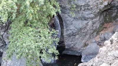 Wasserfall und Pool am Gria Vathra