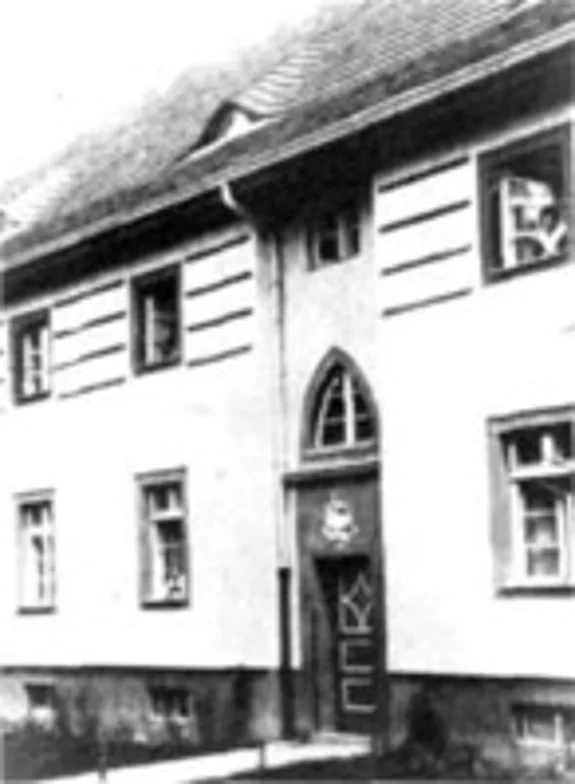 Das Haus in der Suttnerstraße, wo Frau Sallmann wohnte. Das Haus in der Suttnerstraße, wo Frau Sallmann wohnte.
