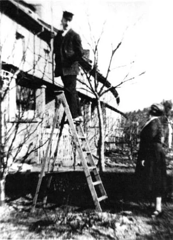 »Und was glauben Sie, was das manchmal peinlich war: Sie waren noch nicht fünf Minuten draußen und dann waren die von oben drüber schon da.« lindenhof_Seite_10_Bild_02