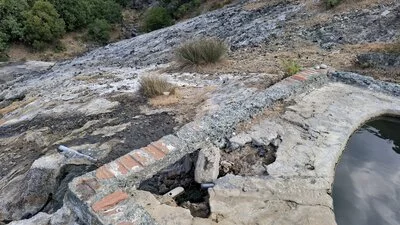 an den hei&szlig;en Schwefelquellen in Therma